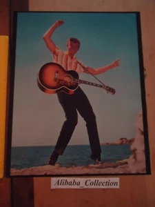 POSTER AFFICHE *** JOHNNY HALLYDAY *** format 31 cm * 38.5 cm i - Foto 1 di 1