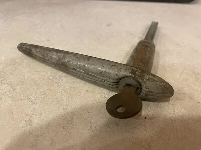 DOOR/TRUNK LID HANDLE Vintage Antique Exterior Locking FORD DODGE CHEVY OLDS? Foto 1 de 3