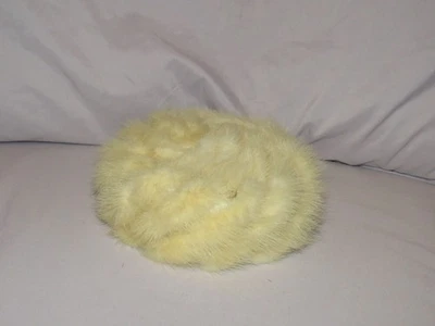 Estilo de piel de visón Coralie ribete satinado Foto 1 de 4