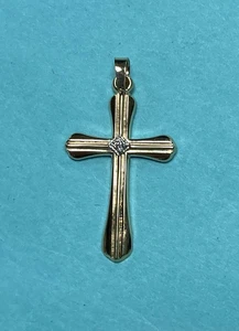 Elegante colgante de cruz con un diamante genuino ~ oro amarillo de 14K - Imagen 1 de 7