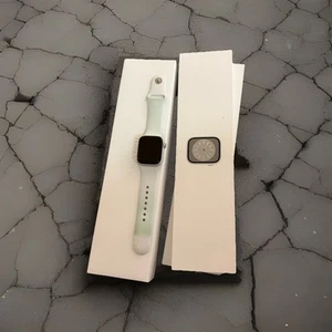 Apple Watch Series 8 41mm (GPS + Cellular) Aluminum Case - Zdjęcie 1 z 3
