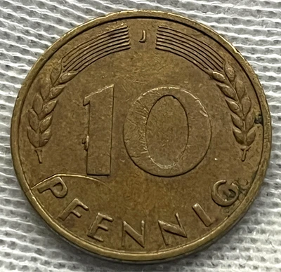 Alemania / 10 Pfennig / 1966-J / KM#108 / Moneda Mundial / (03-0861) Foto 1 de 2