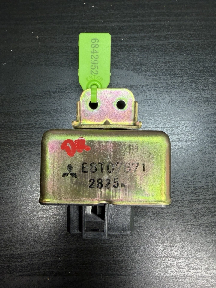 1991-1993 Mitsubishi 3000GT Stealth Fuel Pump MFI Relay E8T07871 - Image 1 of 4