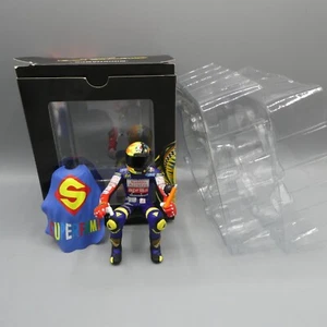 MINICHAMPS 1:12 VALENTINO ROSSI FIGURINE 312970146 APRILIA 125 SUPERMAN 1997 - Picture 1 of 9