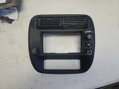 Instrument Cluster Bezel MERCURY MOUNTAINEER 00 CENTER VENT BEZEL W/SWITCHES - Image 1 of 4