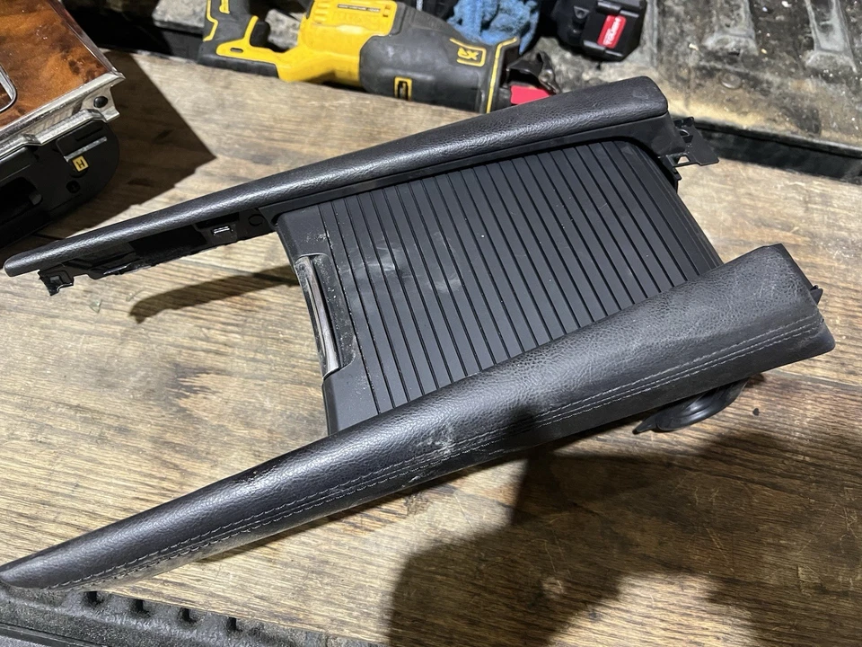 Porta-copo console central Mazda 3 2018 fabricante de equipamento original - Imagem 1 de 2