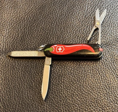 Navaja suiza pequeña Victorinox CLASSIC SD - chiles - edición limitada Foto 1 de 4