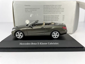 1:43 Schuco Mercedes E-Klasse Cabriolet W212 Stannitgrau - Bild 1 von 1