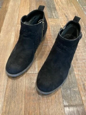 Billabong Women's Ankle Boots Black Leather Buckle Accent size 9 - Image 1 of 4