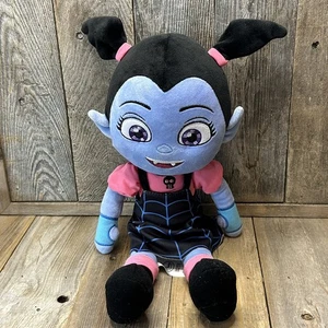 Muñeca de peluche Disney Junior Vampirina 15" con vestido de tela negra - Imagen 1 de 7