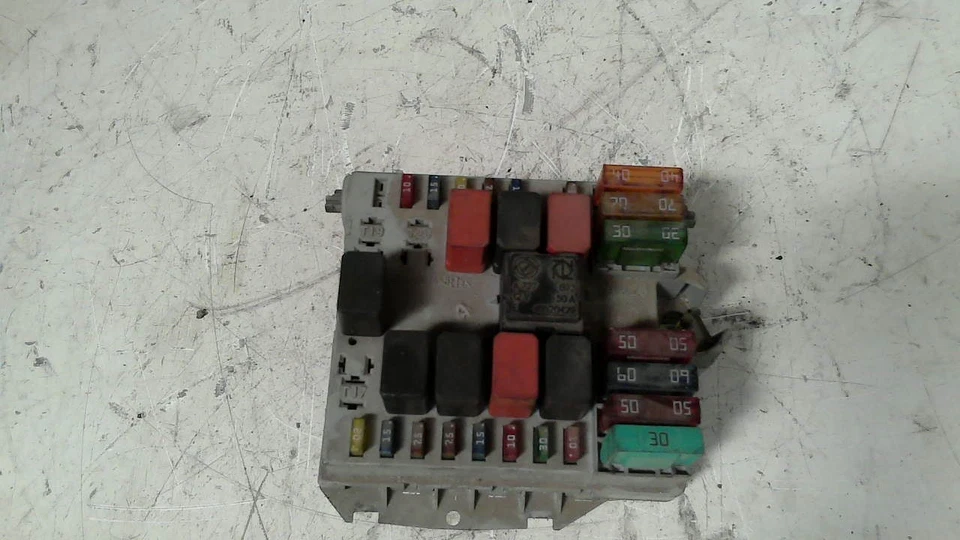 CENTRALINA SCATOLA PORTA FUSIBILI FUSIBILIERA BODY COMPUTER FIAT PUNTO ( 188 ) - Immagine 1 di 4