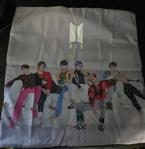 Funda de Almohada BTS K-pop Con Cremallera Nueva No Usada 15 X 15 - Imagen 1 de 1