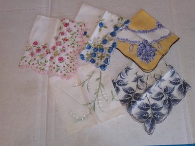 PAÑUELOS VINTAGE - LOTE DE 5 - LIRIO DEL VALLE, pensamiento bordado, borde festoneado Foto 1 de 4