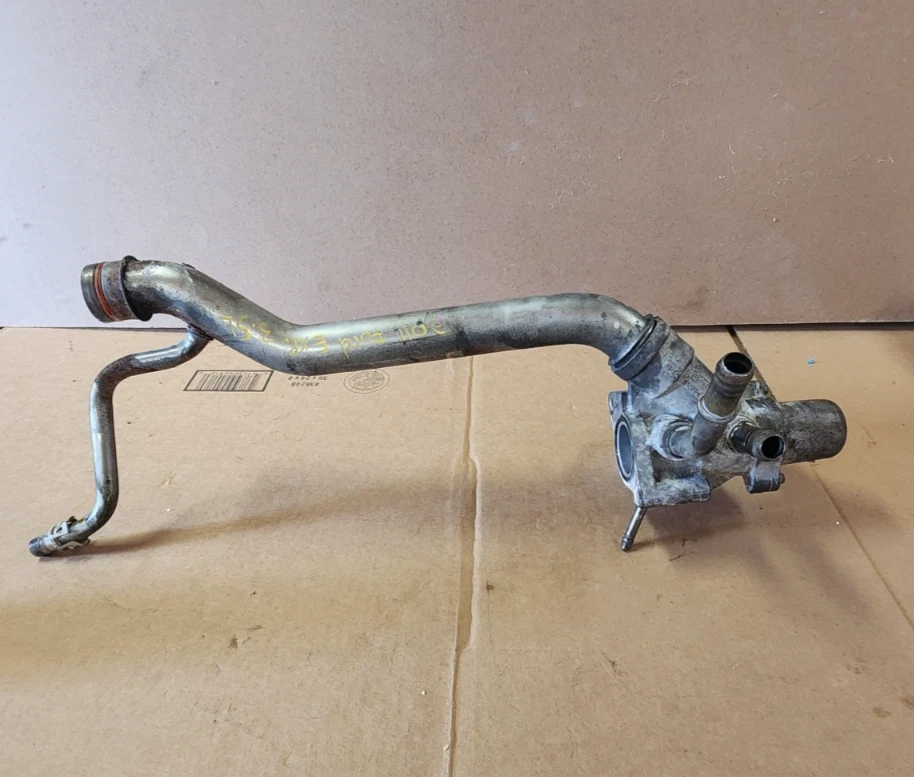 Carcasa de termostato OEM FORD EXPLORER 3.5 8A587-EA 2011 Foto 1 de 4