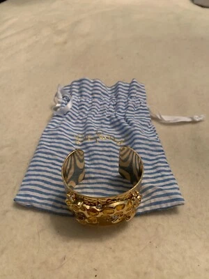 Brazalete ancho firmado Lilly Pulitzer tono dorado y esmalte leopardo Foto 1 de 4