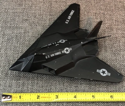 ERTL F117-A Nighthawk Stealth Bomber 6" Metal Diecast US Air Force Jet Foto 1 de 3