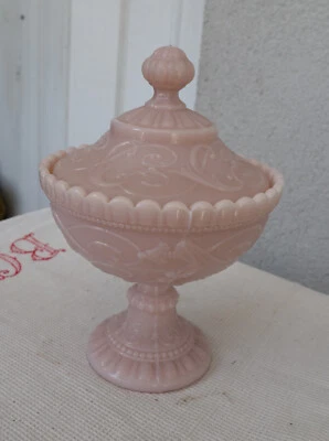 Ancien drageoir bonbonnière sur pied opaline vieux rose décor de griffons 22 cm - Photo 1/4