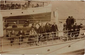 PC DEVON MENSCHEN AUF EINEM SCHIFF ECHTFOTO POSTKARTE ENGLAND (u3075) - Bild 1 von 2