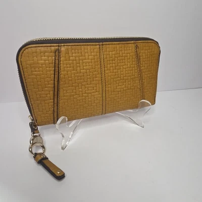 Cartera B Makowsky Amarillo Mostaza Tejido Cuero Cremallera Alrededor Bolso sin asas tamaño completo Foto 1 de 4