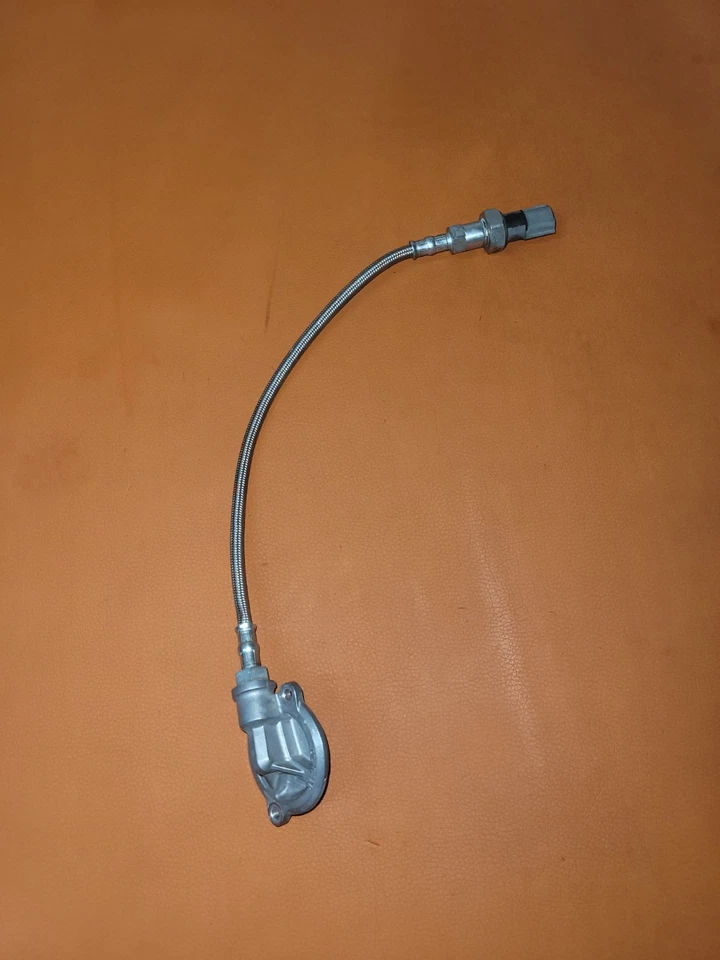 Tapa del filtro de aceite KTM DUKE 690 / interruptor de presión de aceite (Ez. 03.04.2014)  Foto 1 de 1