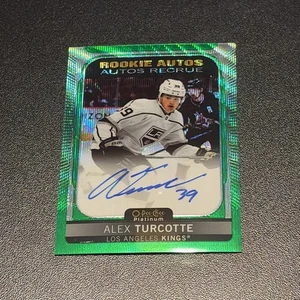 2021-22 O-Pee-Chee Platinum Alex Turcotte Marquee Rookies Emerald Surge Auto /10 - Picture 1 of 3