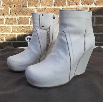 rick owens botas de cuña al tobillo blancas Foto 1 de 4