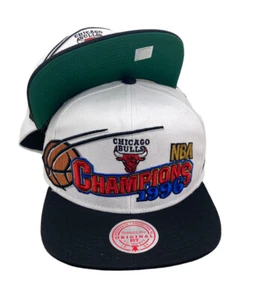 Gorra Mitchell & Ness Chicago Bulls NBA 96 Champions Wave 2t Snapback blanca/negra - Imagen 1 de 7
