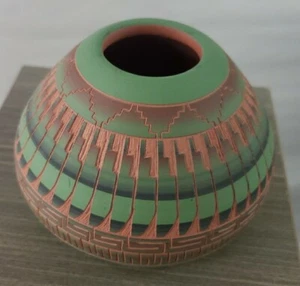 Myron Charlie signed Etched Handmade Hand Painted Collectible pottery pot Navajo - Picture 1 of 9