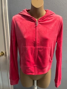 Sudadera con Capucha Juicy Couture, Tachonada, Manga Larga, Rosa, Talla S, Nueva con Etiquetas - Imagen 1 de 6