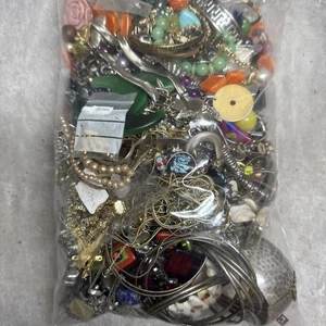 4KG BROKEN Costume Jewellery Mixed Job Lot Bundle Craft Harvest Beads Repair - Picture 1 of 10