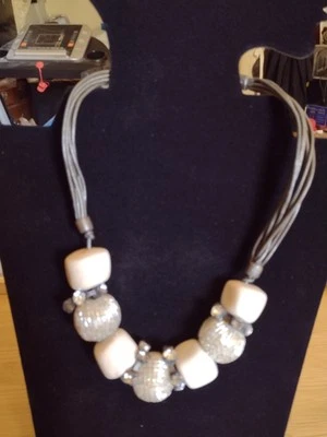 Collar Chicos Cuentas Grueso Gris Crema Cuentas Marrón Multi Cordón 18" + Extensión  Foto 1 de 4