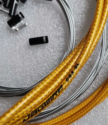 KIT DE CABLE DE MANGUERA DE FRENO JAGWIRE TRENZADO DORADO PULIDO LUBRICANTE CGX SL CARRETERA MTB TAPA CNC Foto 1 de 4