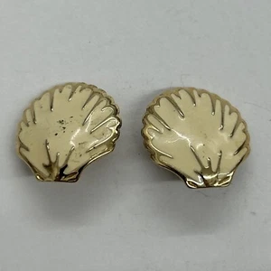 Vintage Trifari Seashell Gold Tone And Cream Enamel Clip Earrings P4 - Picture 1 of 5