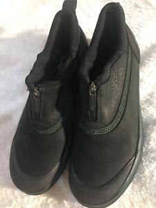 Womens Waterproof -CLARKS-Muckers -Shoes/Black-Slip-on Zip Insulated Size 11.