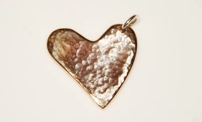 Colgante Corazón Intrépido James Avery Grande Bronce Retirado Martillado - ¡BONITO! Foto 1 de 4