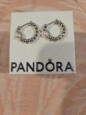 Pendientes de aro Pandora de perlas cultivadas de agua dulce y cuentas en plata de ley Foto 1 de 2