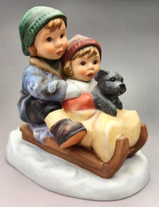 FIGURA DE PORCELANA BERTA HUMMEL SUJETADOR 220 "AWAY WE GO" DE GOEBEL 2002 - RARA - Imagen 1 de 9