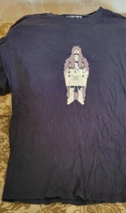 YETI Coolers T-Shirt Black W MountaiN Man Holding Cooler Mens XL - Picture 1 of 3