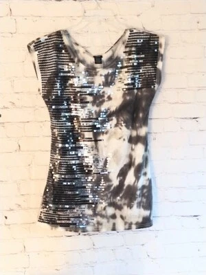 Camiseta Vanity Gris Lentejuelas Ajustadas Mujer Talla Grande. Foto 1 de 4