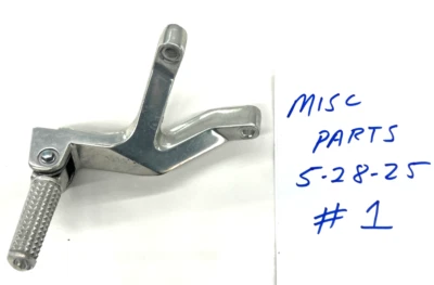 2002 Yamaha YZF600 YZF600R Rear Right Passenger Foot Peg Rest & Mount - Imagem 1 de 2