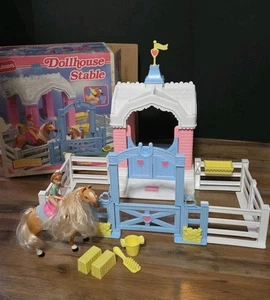 Playskool Puppenhaus Stall im Originalkarton Vintage Spielset 1994 fehlen 2 Teile sehr guter Zustand - Bild 1 von 15
