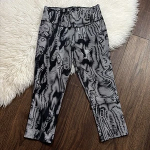 Nike Damen Medium schwarz weiß geometrisches Capri Länge sportliche Leggings Tasche - Bild 1 von 10
