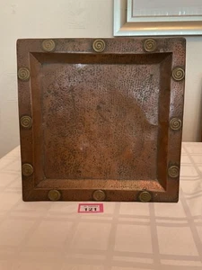 VINTAGE KUNSTHANDWERK KUPFERTABLETT GEHÄMMERT & WIRBEL FRANCIS CARGEEG KUPFERSCHMIED - Bild 1 von 7