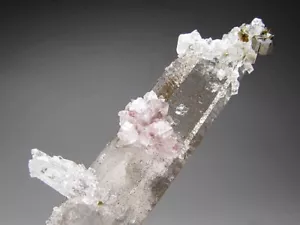 Uvite and Magnesite on Quartz Brumado Bahia Brazil - Picture 1 of 7
