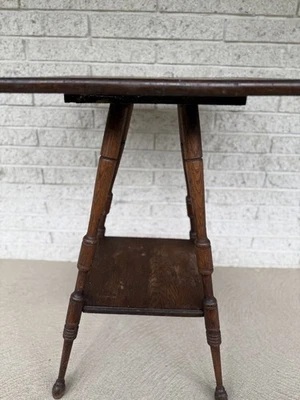 Mesa auxiliar antigua victoriana de madera de salón de 1900 Foto 1 de 4