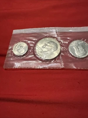 1776-1976 bicentennial ,Dollar-Half Dollar- Quarter set (S) Mark Uncirculated S - Image 1 of 4