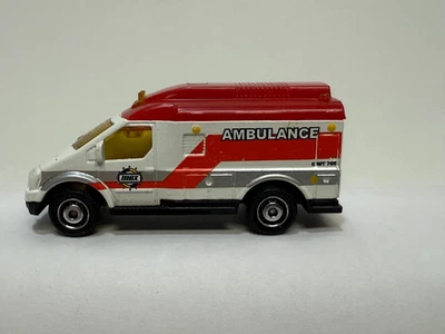 Vintage 2003 Mattel Matchbox Red & White Emergency Ambulance MB599 G18 AC64 - Image 1 of 2