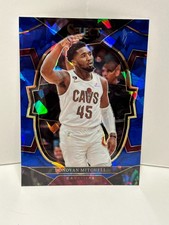 2022-23 PANINI SELECT BLUE CRACKED ICE #31 DONOVAN MITCHELL