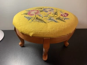 Vintage Holz Fuß Hocker Nadelspitze Blumenmuster Kissen oval 15,5”x10” - Bild 1 von 10