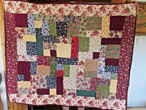 Schwere geblümte 42"x48" Burgunderrot getrimmte Schoßdecke EUC - Bild 1 von 2